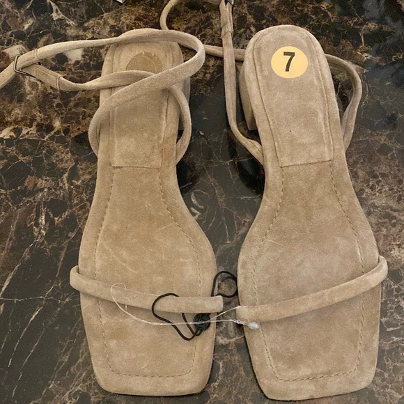 Massimo Dutti Beige Suede Block Heel Sandals With Ankle Strap size 39/7 - Picture 3 of 8